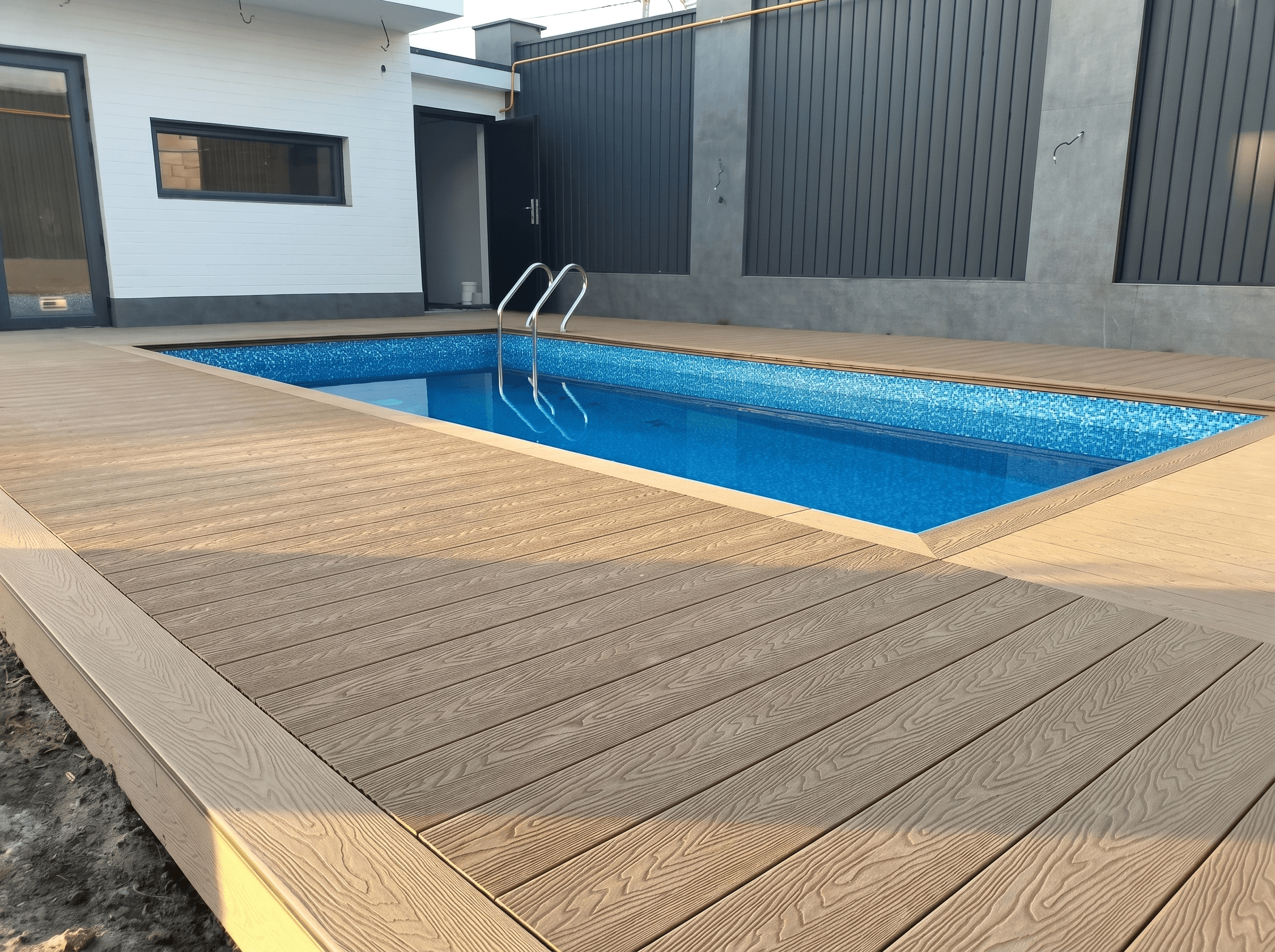 Работа Handecking: Зона у бассейна · орех - террасная доска ДПК в Алматы